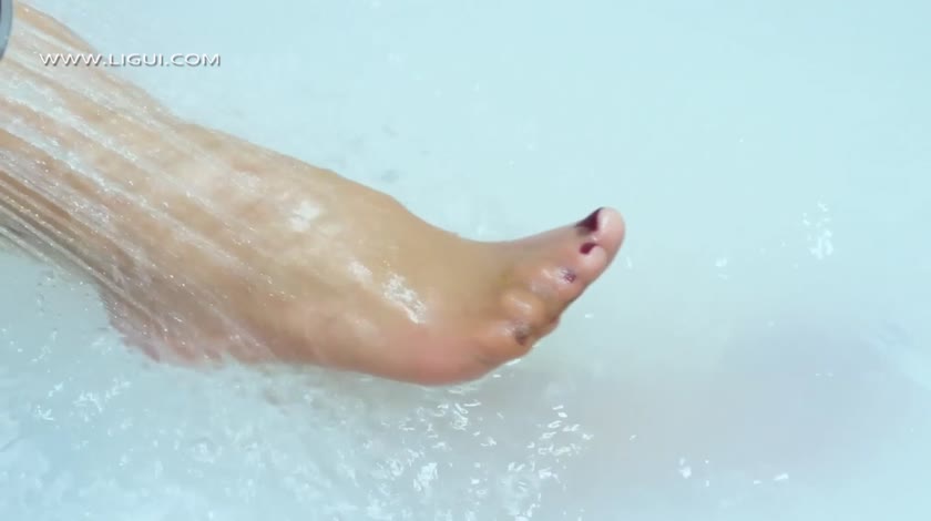 [Ligui丽柜] 2020.07.02 HD视频《浴室现春光》兔子