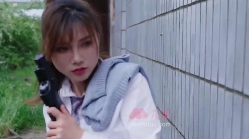  [YouMi尤蜜] 2020.04.20 NO.602 桀骜不驯の持枪少女 尤蜜合辑[1V／128MB]