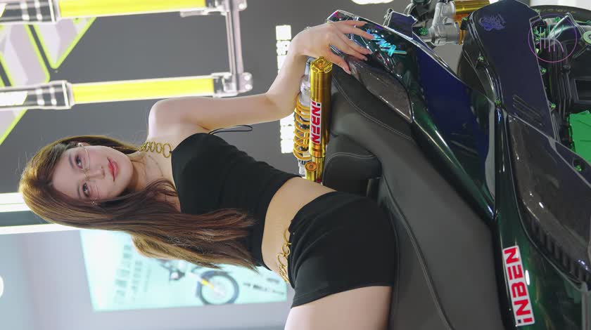 2024重慶摩博會 機車展 오토살롱위크 Racing Model #小乌苏 미니스커트 LOOKBOOK 룩북 24