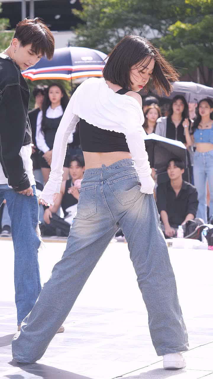 아트비트 (ARTBEAT) - Baggy Jeans (민서) 직캠 [신촌스타광장 버스킹]