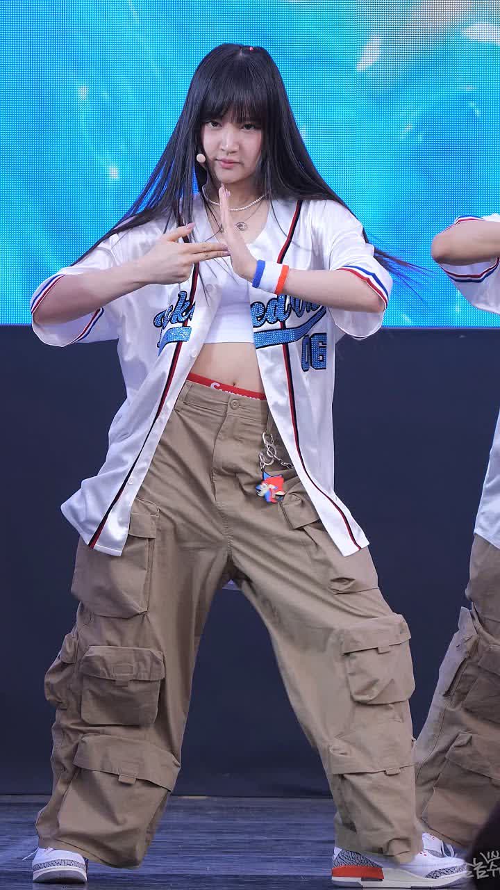 비비업 (VVUP) - 락던 (Locked On) (킴) 직캠 [안양청소년축제 '청춘한장']
