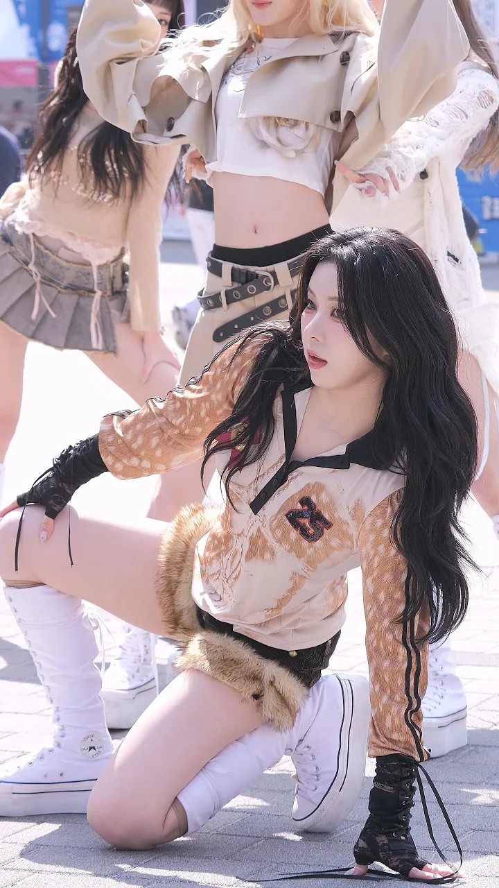 250322 GENBLUE (젠블루) - COCOCO (아연) 직캠 [신촌 버스킹]