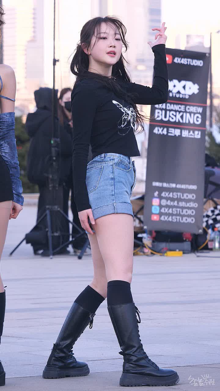 4X4 crew - Nobody Knows (승아) 직캠 [4X4 Studio 여의도한강공원 버스킹]
