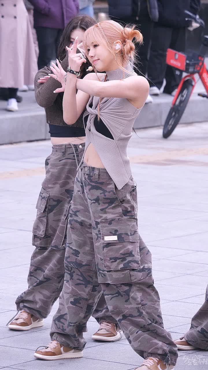 퍼플키스 (PURPLE KISS) - 7HEAVEN (이레) 직캠 [신촌 Spoiler Busking]