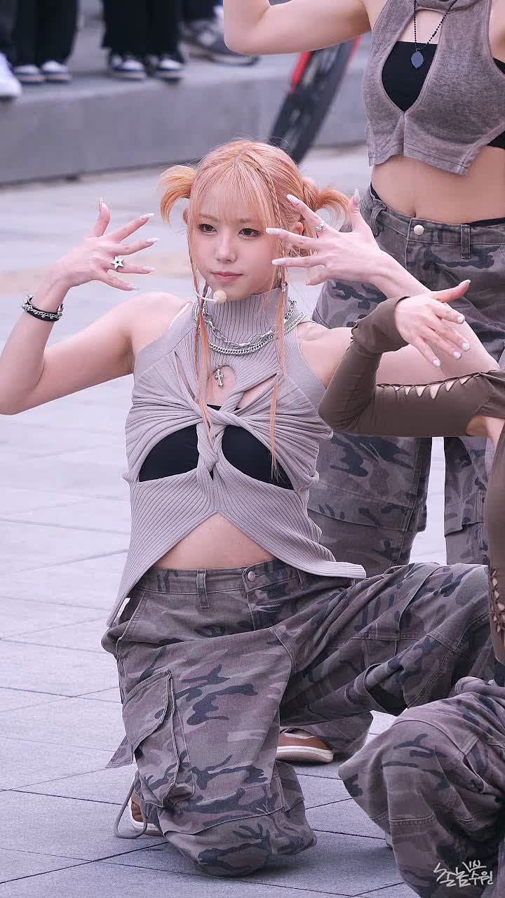 퍼플키스 (PURPLE KISS) - Pretty Psycho (이레) 직캠 [신촌 spoiler busking]