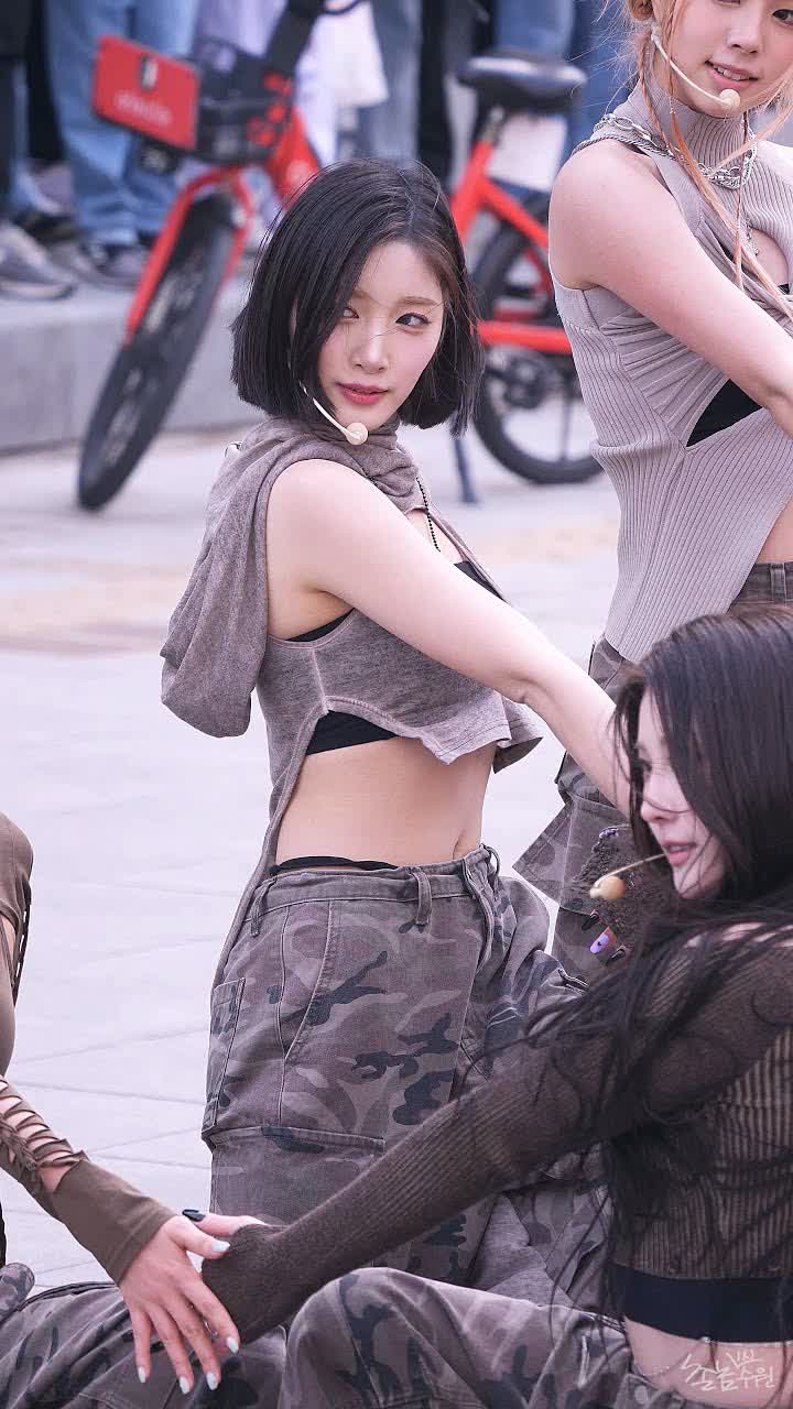 퍼플키스 (PURPLE KISS) - BBB (유키) 직캠 [신촌 spoiler busking]