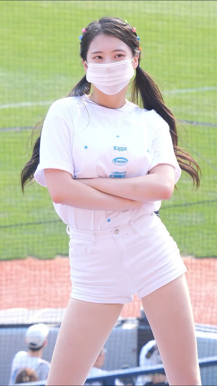 롯데자이언츠 치어리더공연 - Celeb (우신희) 직캠 [잠실야구장]