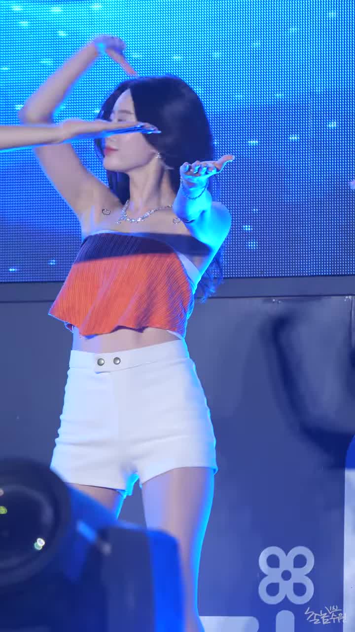 댄스팀 에이티나인 (Aighty9) (루비, Ruby) 직캠 [노들섬 잔디마당 '문화가 흐르는 예술마당']